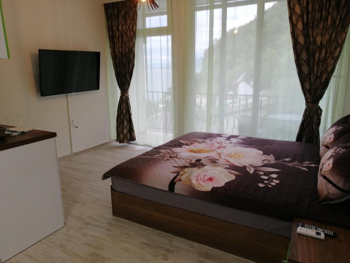 Villa Eros Apartments 2 Struga Bagian luar foto